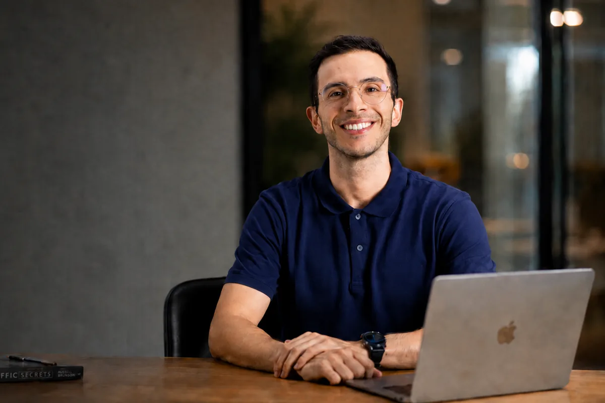 Guilherme Luz, gestor de tráfego e especialista em marketing digital e IA